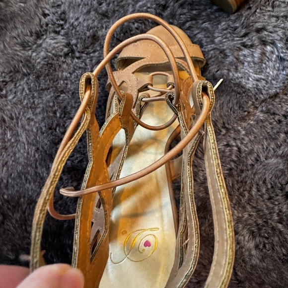 Lace up tan block heels - Picture 5 of 6